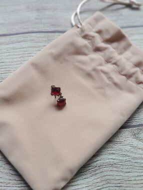 5/$20🌟Vintage Red Square Crystal Twist-back Earrings